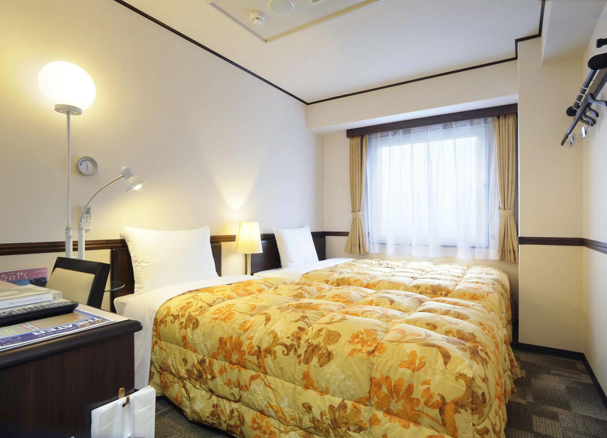 Toyoko Inn Aioi Eki Shinkansen Guchi Exterior photo
