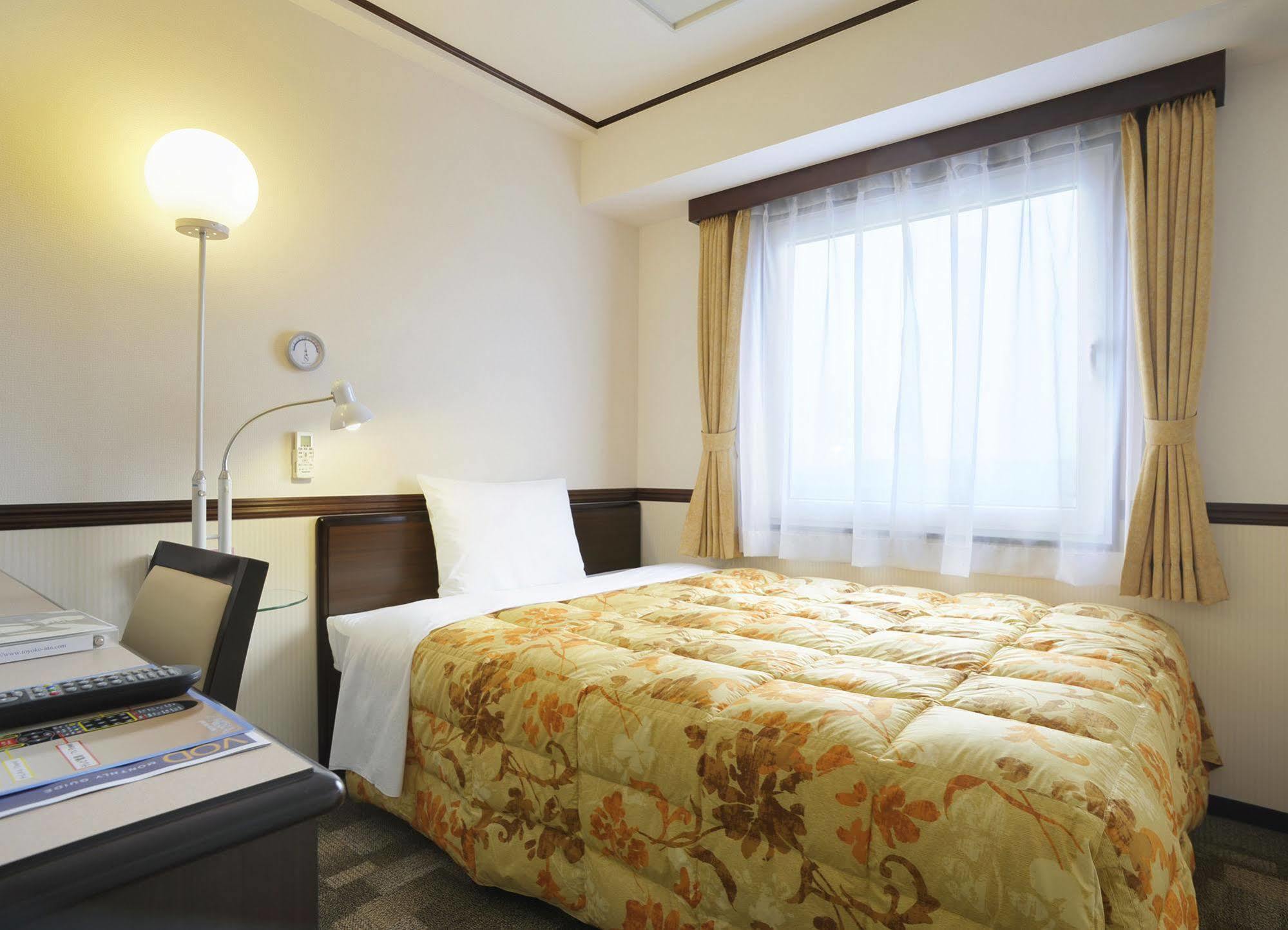 Toyoko Inn Aioi Eki Shinkansen Guchi Exterior photo